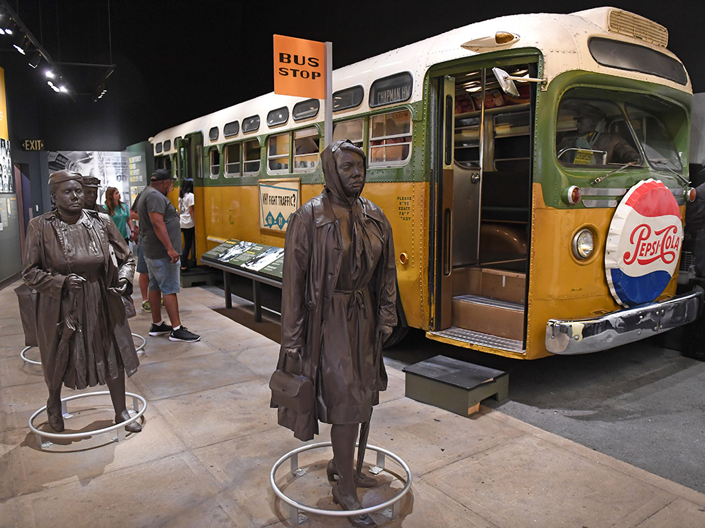 museum exhibit that includes a statue of rosa parks next to a bus